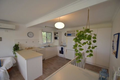 Dolphin Dreaming - 16 Dolphin Avenue - Suburb Australia 2