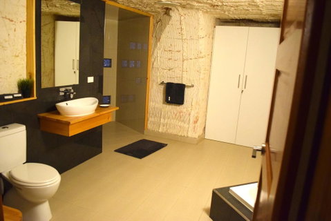 Dug Out B&B Apartments - Suburb Australia 3