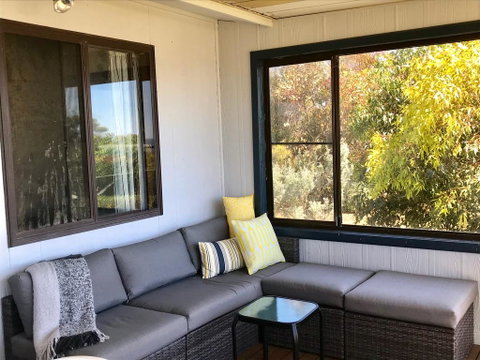 Fareview Beach House - Suburb Australia 1