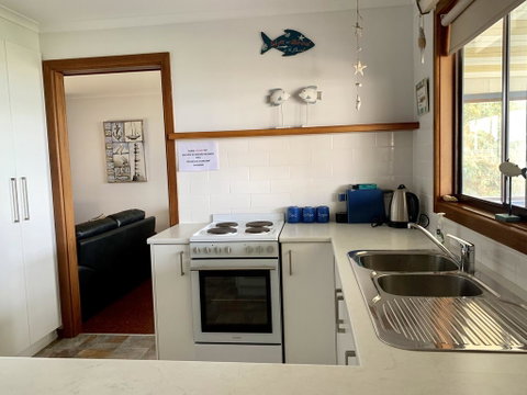 Fareview Beach House - Suburb Australia 2