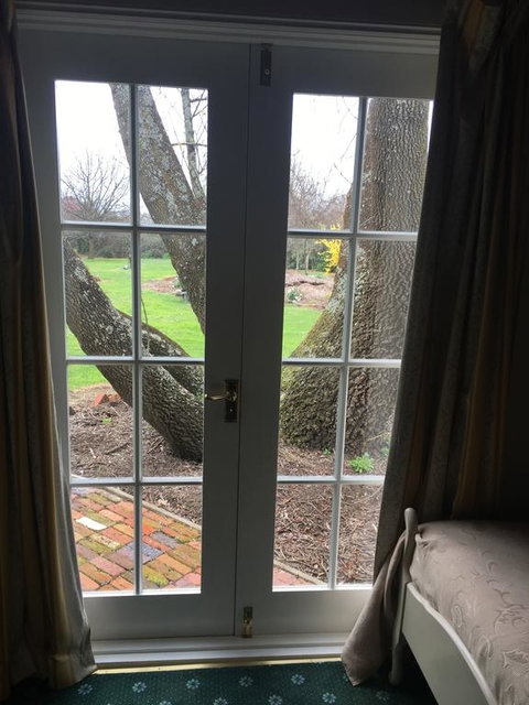 Fitzpatricks Inn - Suburb Australia 2