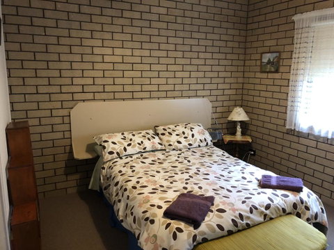 Flat 1/15 Dalmeny Drive - Suburb Australia 2