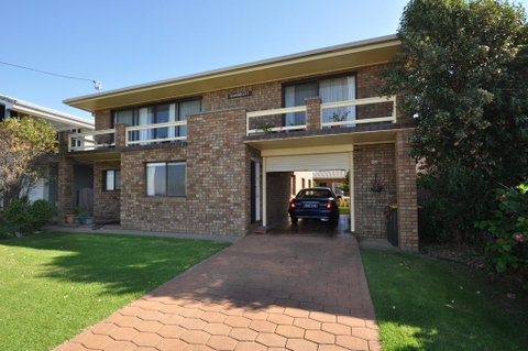 Flat 1/15 Dalmeny Drive - Suburb Australia 0