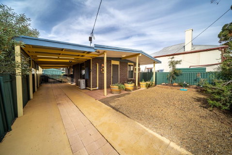 Flinders Ranges Bed And Breakfast - Suburb Australia 1