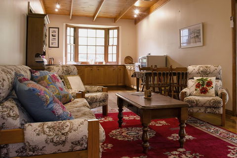 Gellibrand River Gallery Accommodation - Suburb Australia 3