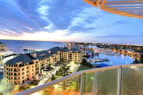 GLENELG Five Stars - Suburb Australia 0