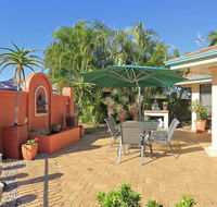 Golden Cane Bed  Breakfast - Suburb Australia