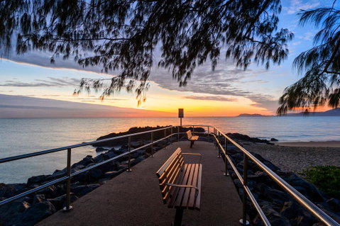 Golden Sands Beachfront Resort - Suburb Australia 2