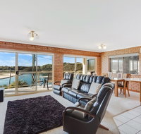 Grand Pacific 2 Unit 2 - Suburb Australia