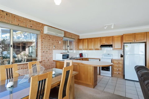 Grand Pacific 2 Unit 2 - Suburb Australia 1