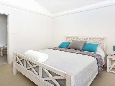 Hidden Gem On Manning - Great Location Opposite Surf Beach - Suburb Australia 3