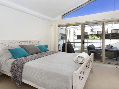 Hidden Gem On Manning - Great Location Opposite Surf Beach - Suburb Australia 1