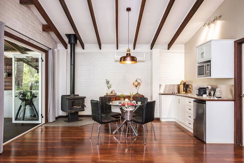 Hidden Valley Eco Spa Lodges & Day Spa - Suburb Australia 2