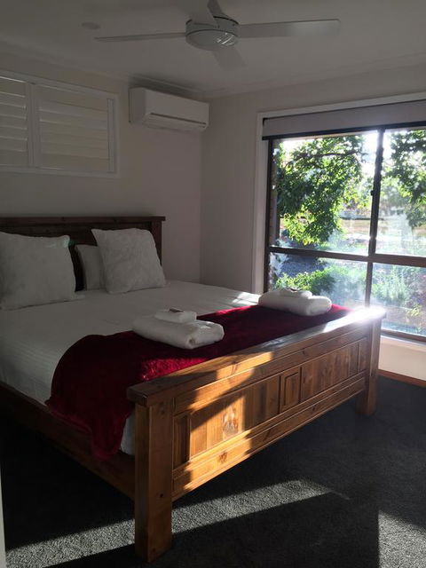 Holly House BnB - Suburb Australia 0