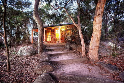 Honeysuckle Cottages - Suburb Australia 1