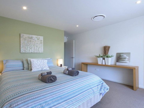 Isthmus On Jones Beach - Suburb Australia 3