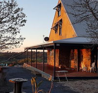 Jinji's Edge Escape - Suburb Australia