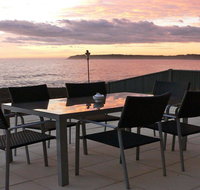 Jones's Beach House - perfect location with views - Suburb Australia