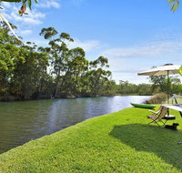 Lake Frontage family fun home - Suburb Australia