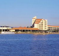 Lakes Hotel - Suburb Australia