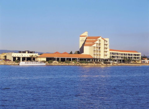 Lakes Hotel - Suburb Australia 0