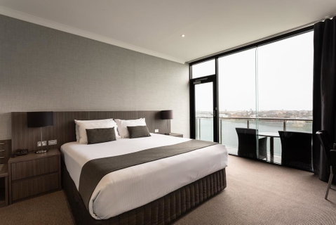 Lakes Hotel - Suburb Australia 2