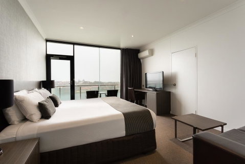 Lakes Hotel - Suburb Australia 3