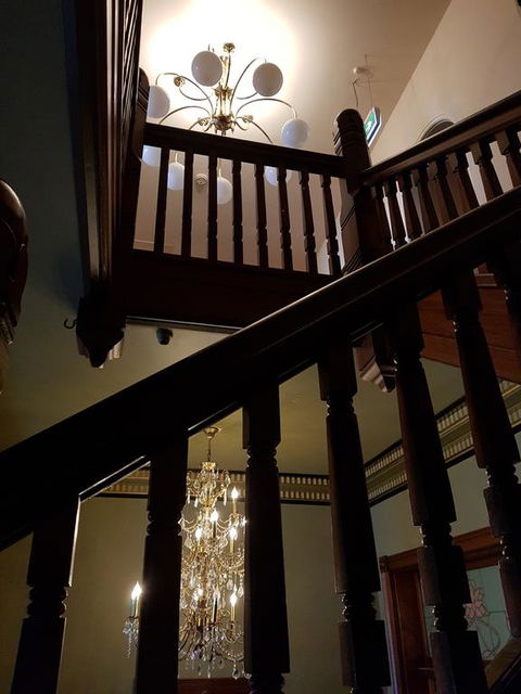 Madden's Commercial Hotel - Suburb Australia 2