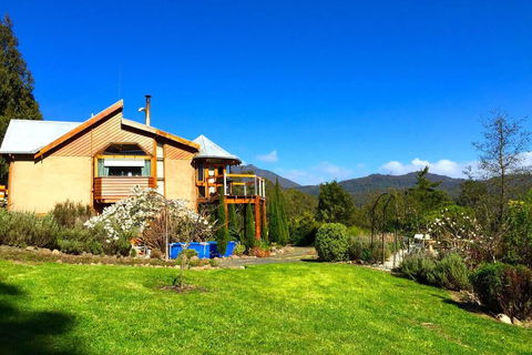 MAGICAL MOUNTAIN RETREAT - 20 Mins To CBD And Only 10 To MONA! - Suburb Australia 2