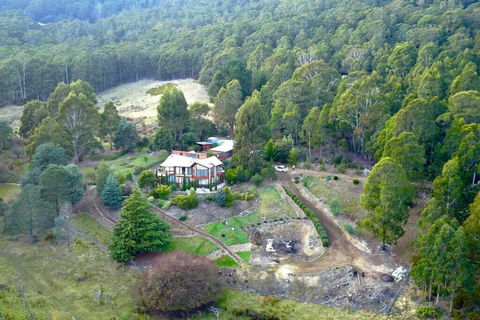 MAGICAL MOUNTAIN RETREAT - 20 Mins To CBD And Only 10 To MONA! - Suburb Australia 1