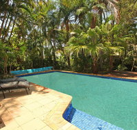 Mayfield 23 - 5 BDRM Home with Pool - Suburb Australia