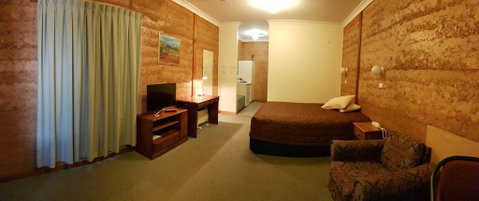 Mud Hut Motel - Suburb Australia 1