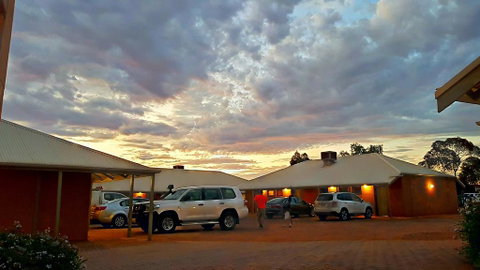 Mud Hut Motel - Suburb Australia 2