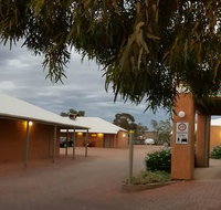 Mud Hut Motel - Suburb Australia