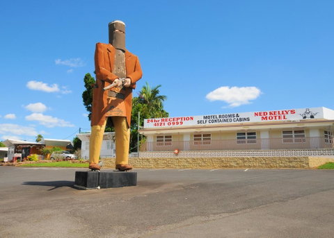 Ned Kelly's Motel - Suburb Australia 0