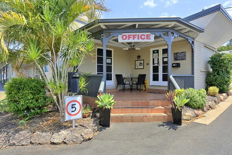 Ned Kelly's Motel - Suburb Australia 2