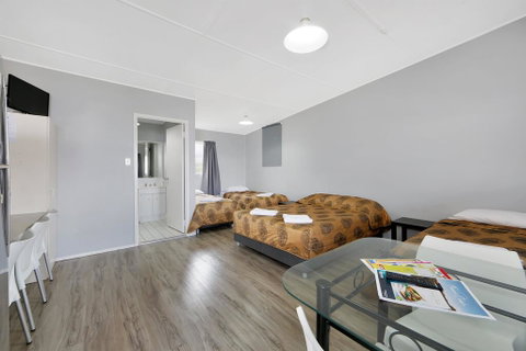 Ned Kelly's Motel - Suburb Australia 3
