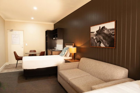 Nightcap At Archer Hotel - Suburb Australia 2