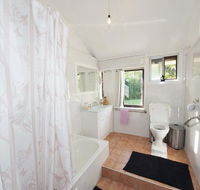 Nimbin waterfall retreat - Suburb Australia