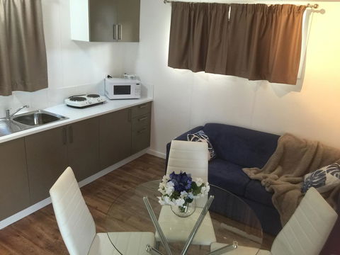 Oakridge Motel Tourist Park - Suburb Australia 1