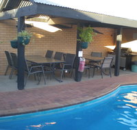 Oasis Motor Inn - Suburb Australia