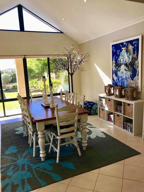 Ohana HQ - Family Getaway - Suburb Australia 3