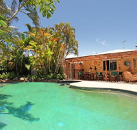 Okinja 71 - Tropical 4 BDRM Home with Pool - Suburb Australia