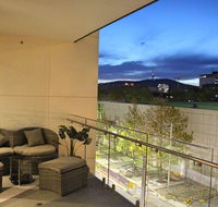 Perfectly Located Modern Apartment - Canberra CBD - Suburb Australia