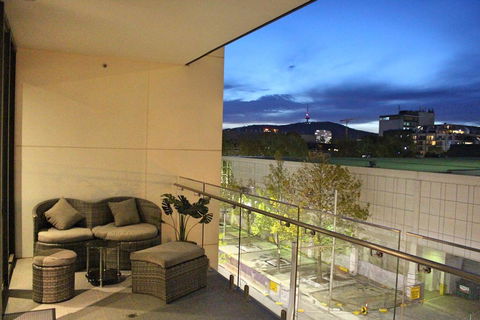 Perfectly Located Modern Apartment - Canberra CBD - Suburb Australia 0