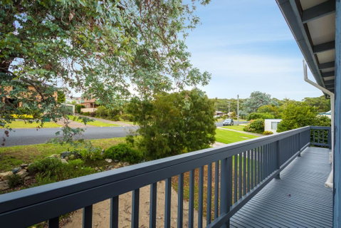 Pet-friendly Beach House @ Kianga - Suburb Australia 3