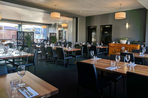 Prince Of Wales Hotel - Suburb Australia 1