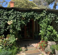 Red Hill Cottage - Suburb Australia