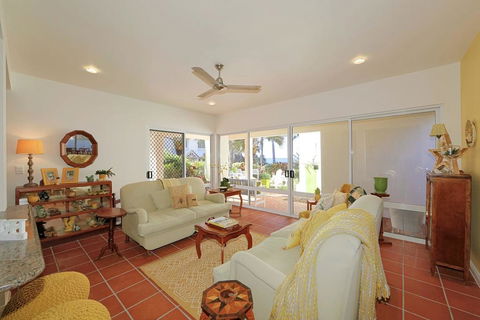 Royle Palms Beach Front Villa - Suburb Australia 1