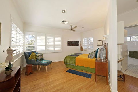 Royle Palms Beach Front Villa - Suburb Australia 3